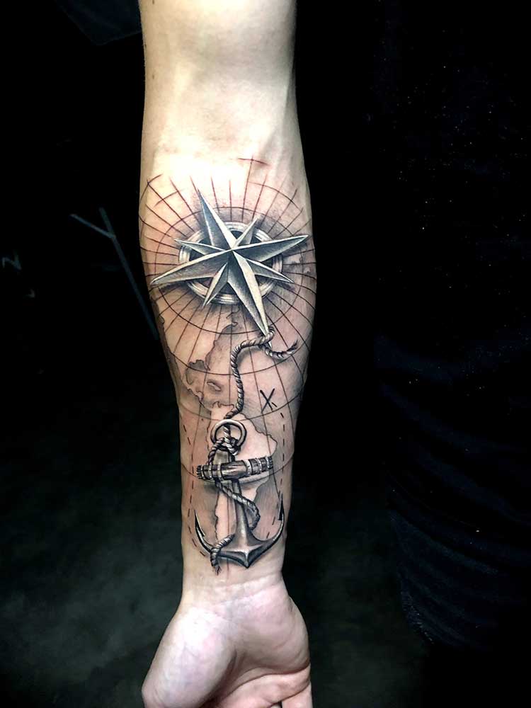 tatuagem-black-gray-bussula-fernando-shimizu